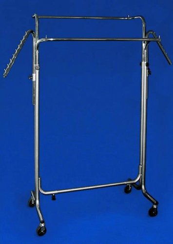 Stojak dwustronny z ramionami