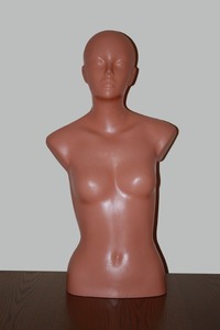 Tors damski z głową