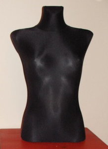 Tors damski ze styropianu w koszulce