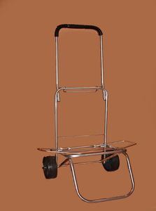 Wózek bagażowy ze "skrzydełkami"