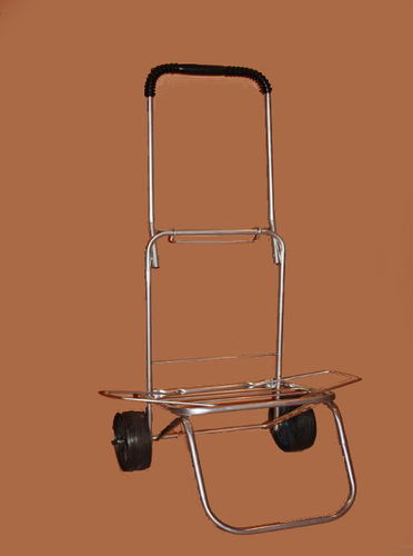 Wózek bagażowy ze \"skrzydełkami\"